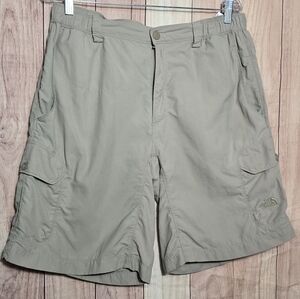 The Northface Men's Tan 100% Nylon Cargo Shorts Size Large (10")